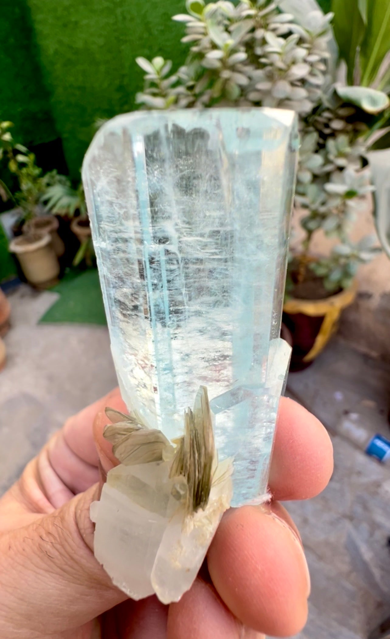 Aquamarine crystal with mica from Pakistan, 49 gram