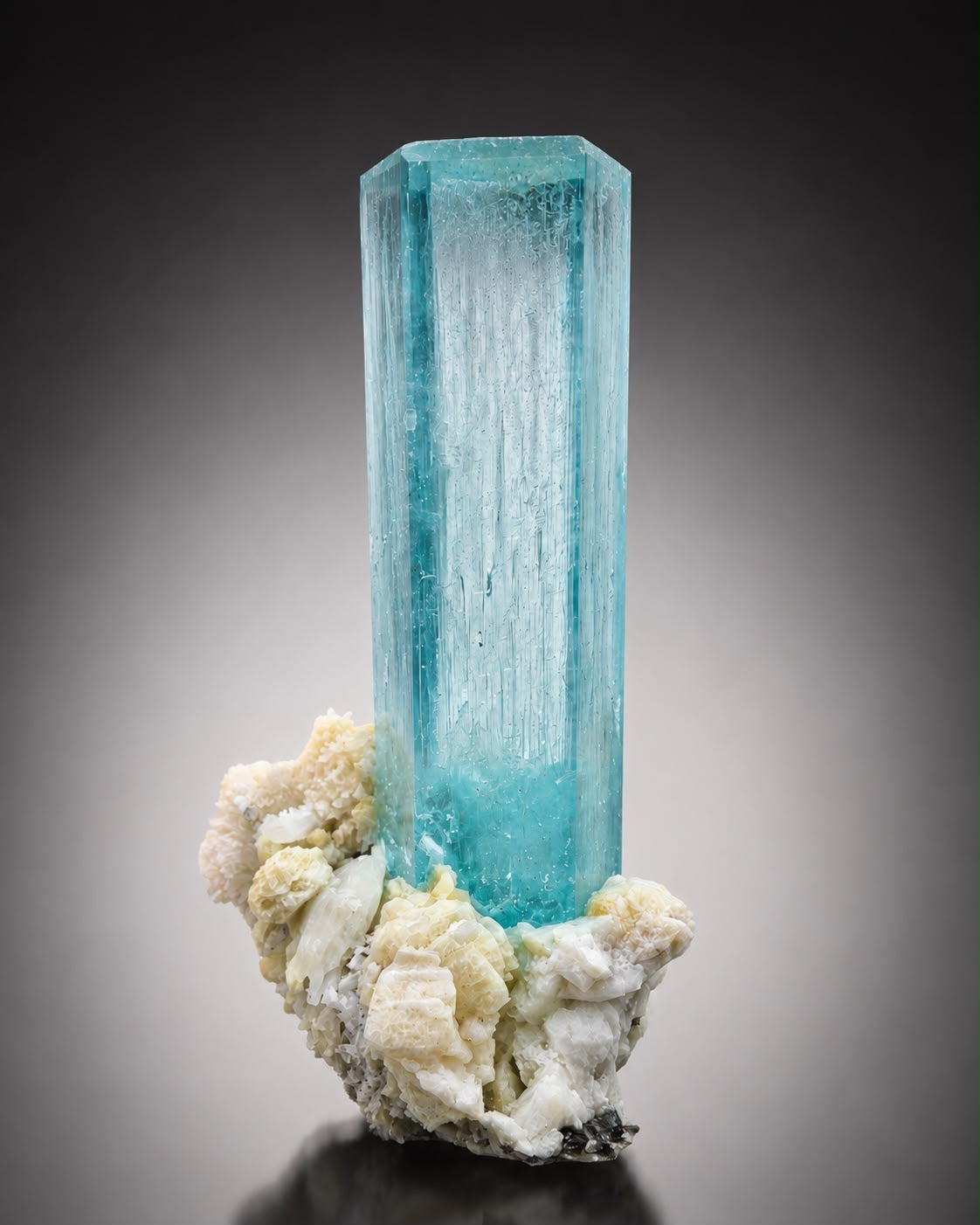 Aquamarine specimen from Pakistan, 570 gram