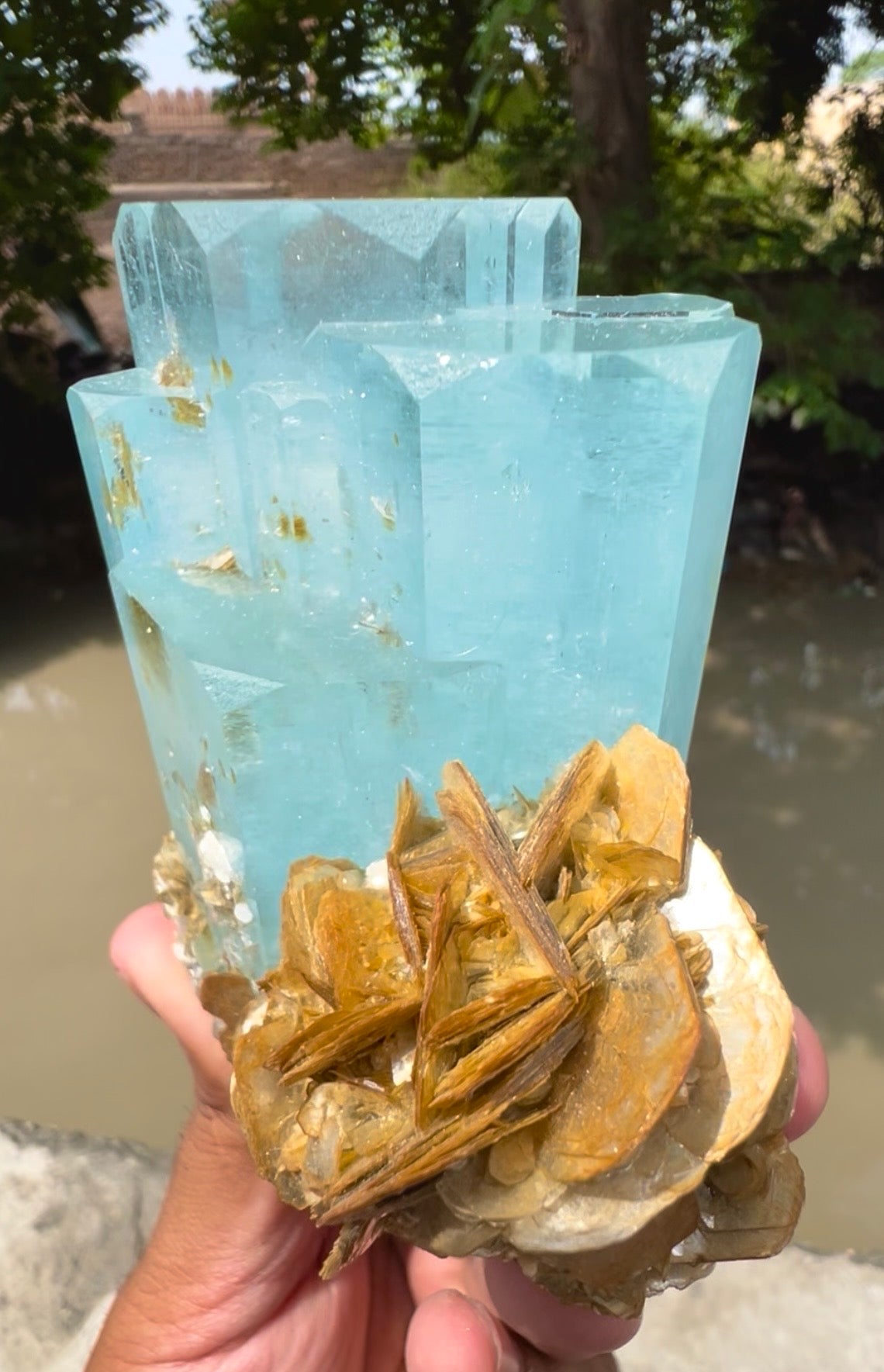 Aquamarine with Muscovite Mica from Pakistan, 543 gram