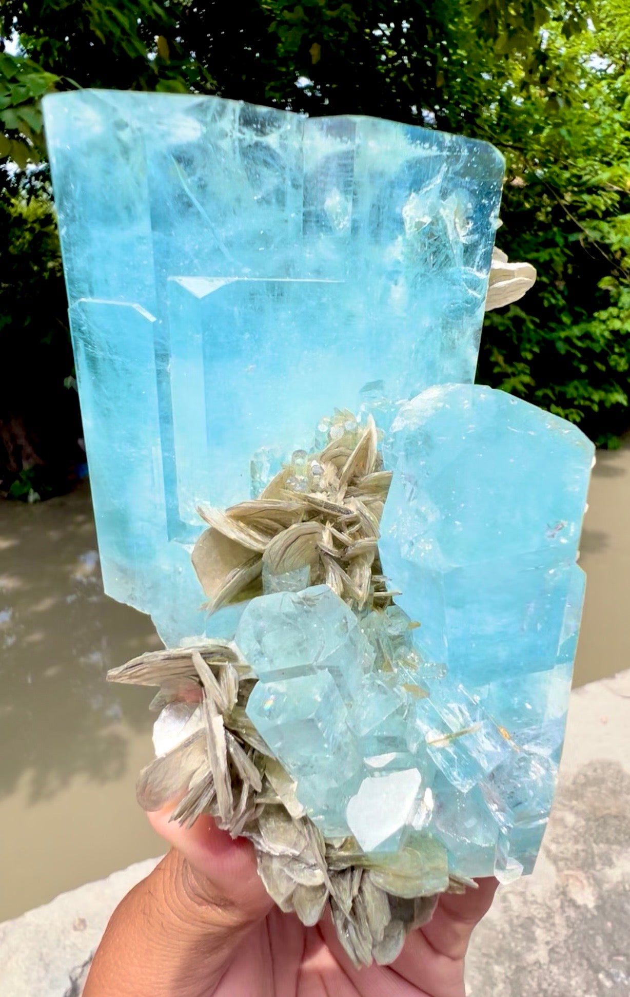 Aquamarine with Muscovite from Pakistan, 738 gram