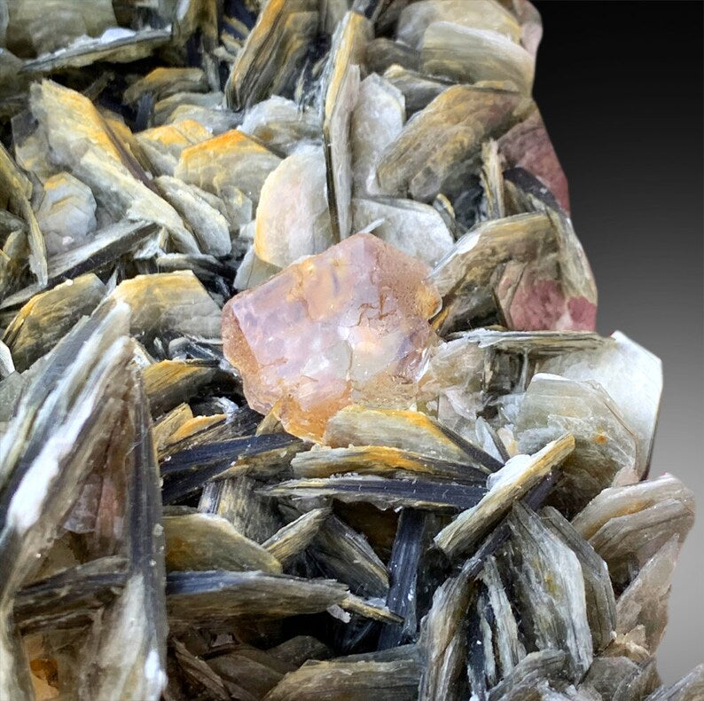 Aquamarine Crystal with Pink Fluorite and Muscovite Mica, Aquamarine Specimen, Aquamarine for sale, Fluorite Crystals, Mineral Specimen-5290 Gram