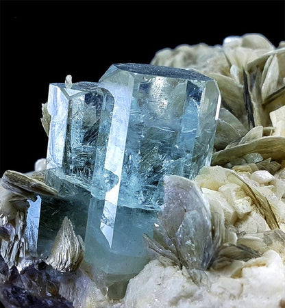 Aquamarine Crystal with Pink Apatite, Aquamarine Specimen, Apatite Crystal, Aquamarine Mica, Mineral Specimen, Raw Gems, 1867g