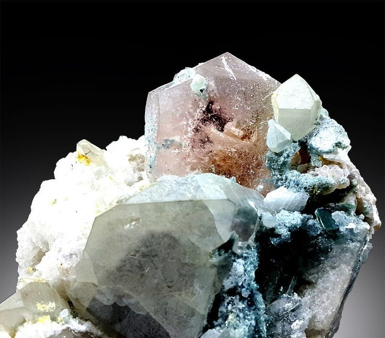 Morganite with Indicolite Tourmaline Crystals , Morganite Specimen, Tourmaline Crystals, Quartz and Albite, 264 Gram , 84*73*48 mm