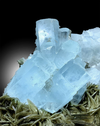6.7kg aquamarine crystal cluster for sale
Natural blue aquamarine crystals on muscovite matrix