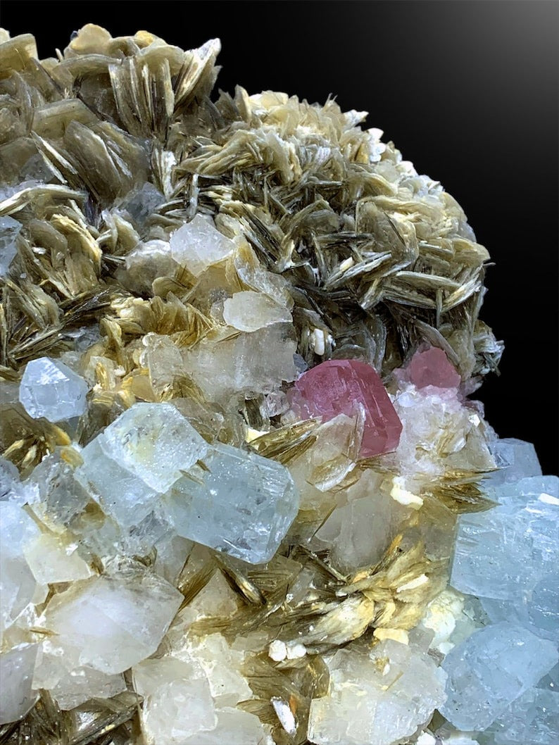 Aquamarine Crystals Cluster with Pink Apatite, Natural Aquamarine, Green FLuorite, Aquamarine Specimen, Raw Aquamarine, Raw Gemstone, 996 g