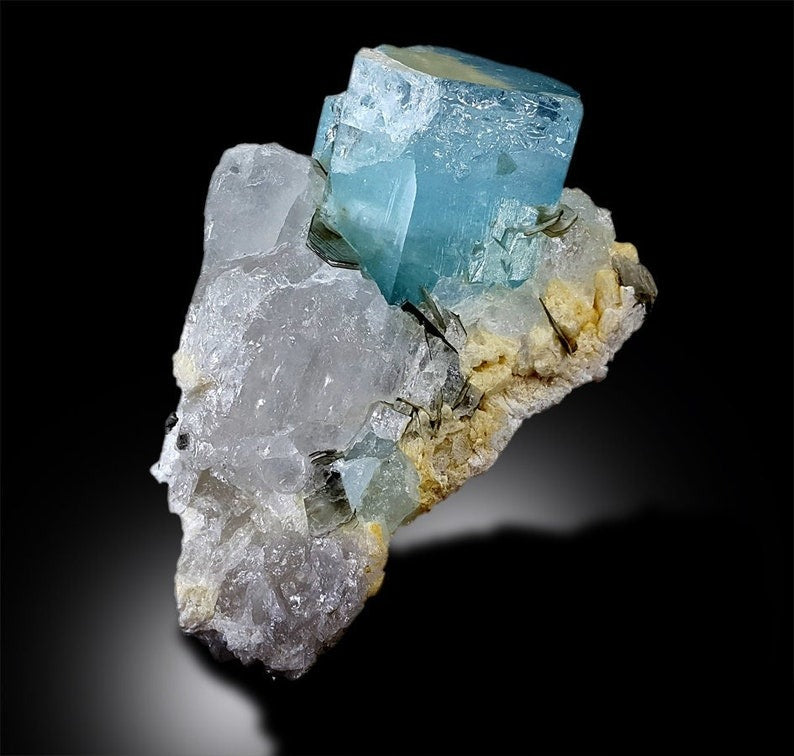 Natural Aquamarine Crystal with Quartz and Muscovite Mica, Blue Aquamarine, Aquamarine Stone, Aquamarine Specimen From Gilgit pakistan 453 g