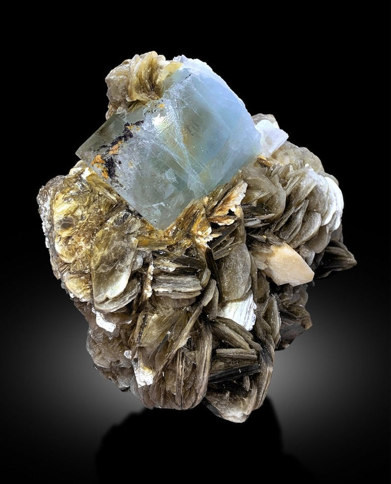 Aquamarine Specimen, Aquamarine Crystal on Muscovite Mica, Aquamarine stone, Mineral Specimen, Raw Gemstone, Raw Aquamarine, 1334 g
