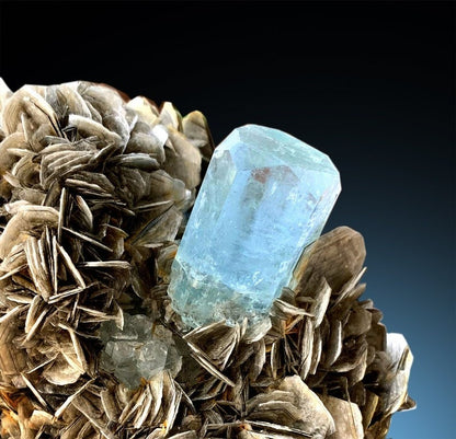 Aquamarine Specimen, Natural Aquamarine with Fluorite and Mica Mineral Specimen From Pakistan - 1569 g , 130*93 mm
