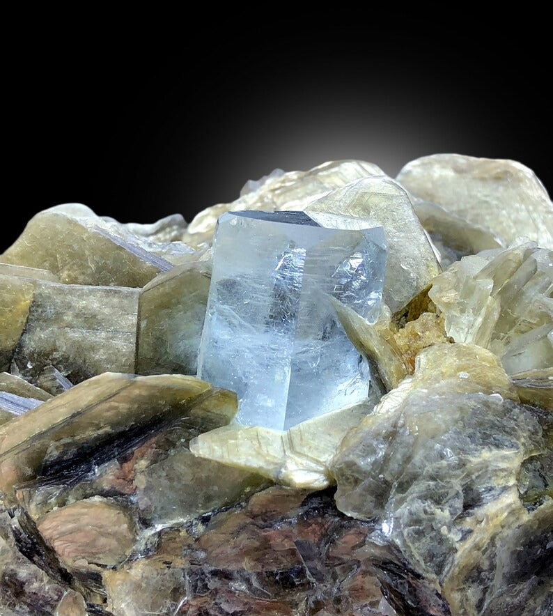Natural Blue Color Aquamarine Crystals with Fluorite and Muscovite Mica, Aquamarine Specimen, Raw Mineral, Mineral Specimen - 708 gram