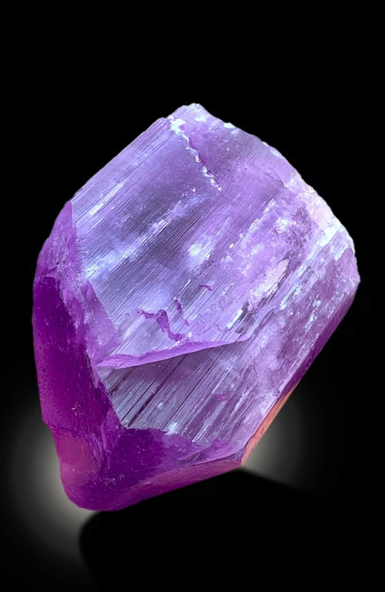 Top Grade Kunzite Crystal, Deep Pink color Kunzite Crystal, Natural Kunzite stone, Kunzite specimen, Raw Kunzite, Kunzite gemstone, 1108 g