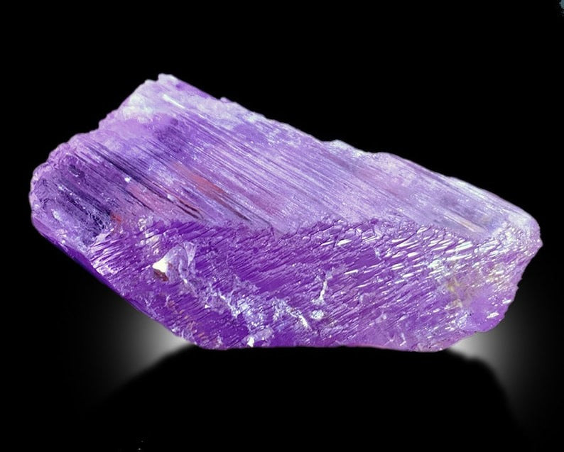 Pink Kunzite Crystal, Natural Kunzite, Kunzite stone, Kunzite Gemstone, Kunzite for sale, Raw Kunzite, Healing stone, Mineral Specimen, 383g
