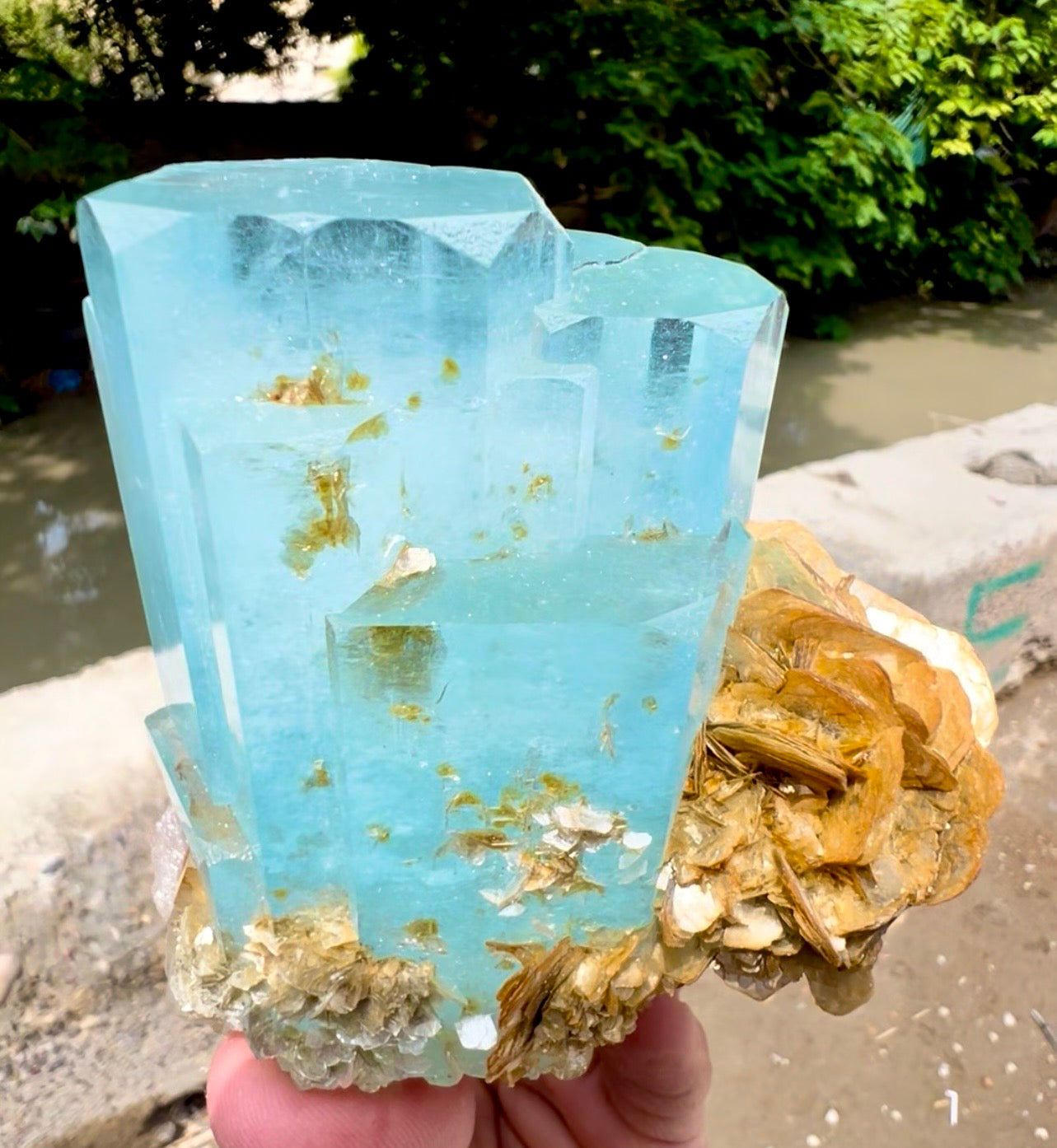 Aquamarine with Muscovite Mica from Pakistan, 543 gram