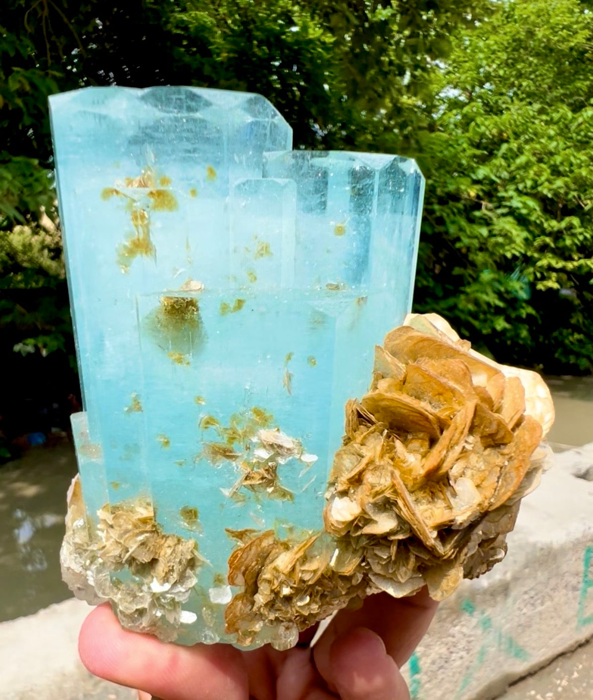 Aquamarine with Muscovite Mica from Pakistan, 543 gram