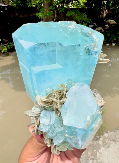 Aquamarine with Muscovite from Pakistan, 738 gram