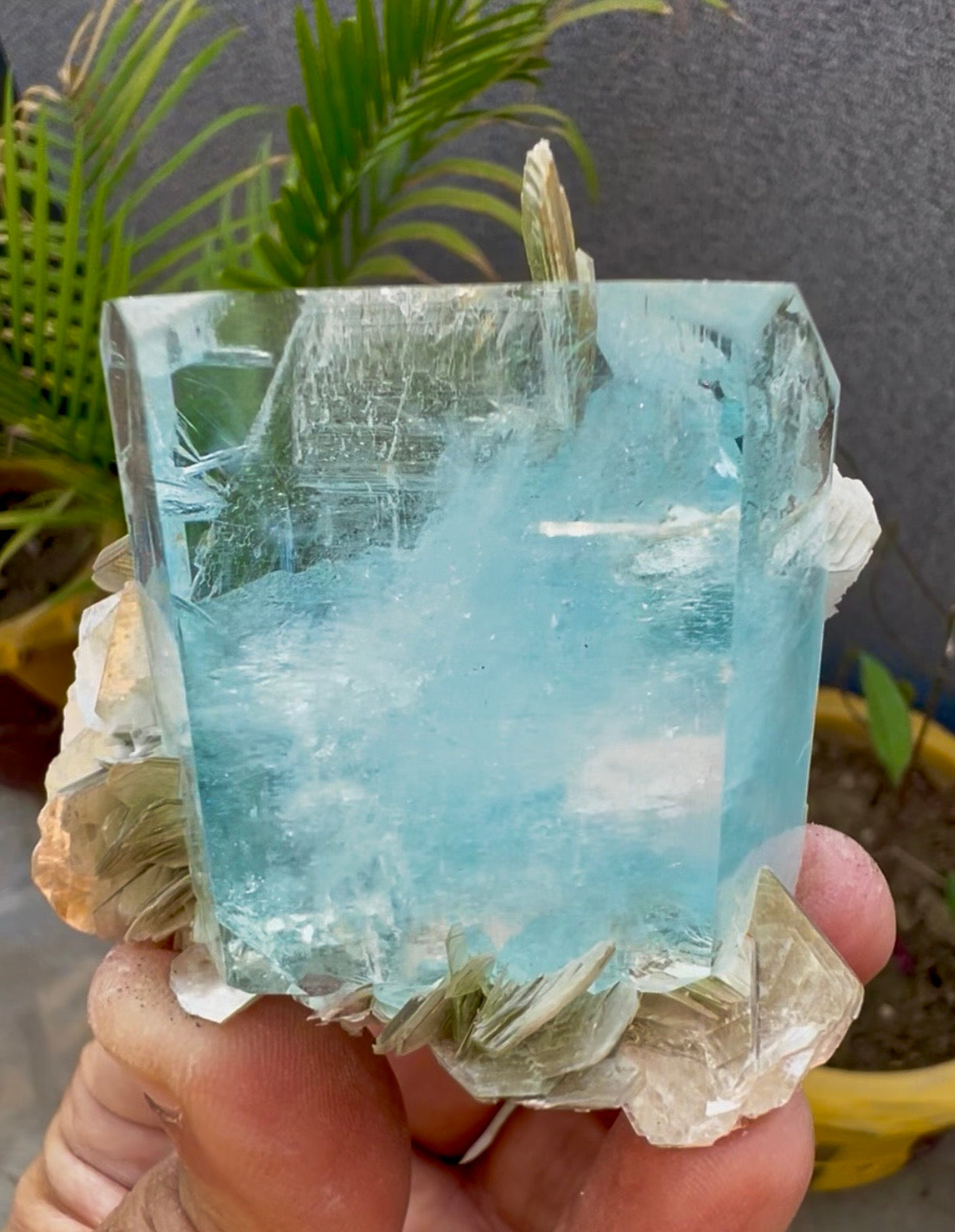 Aquamarine crystal with Mica from Pakistan, 114 gram