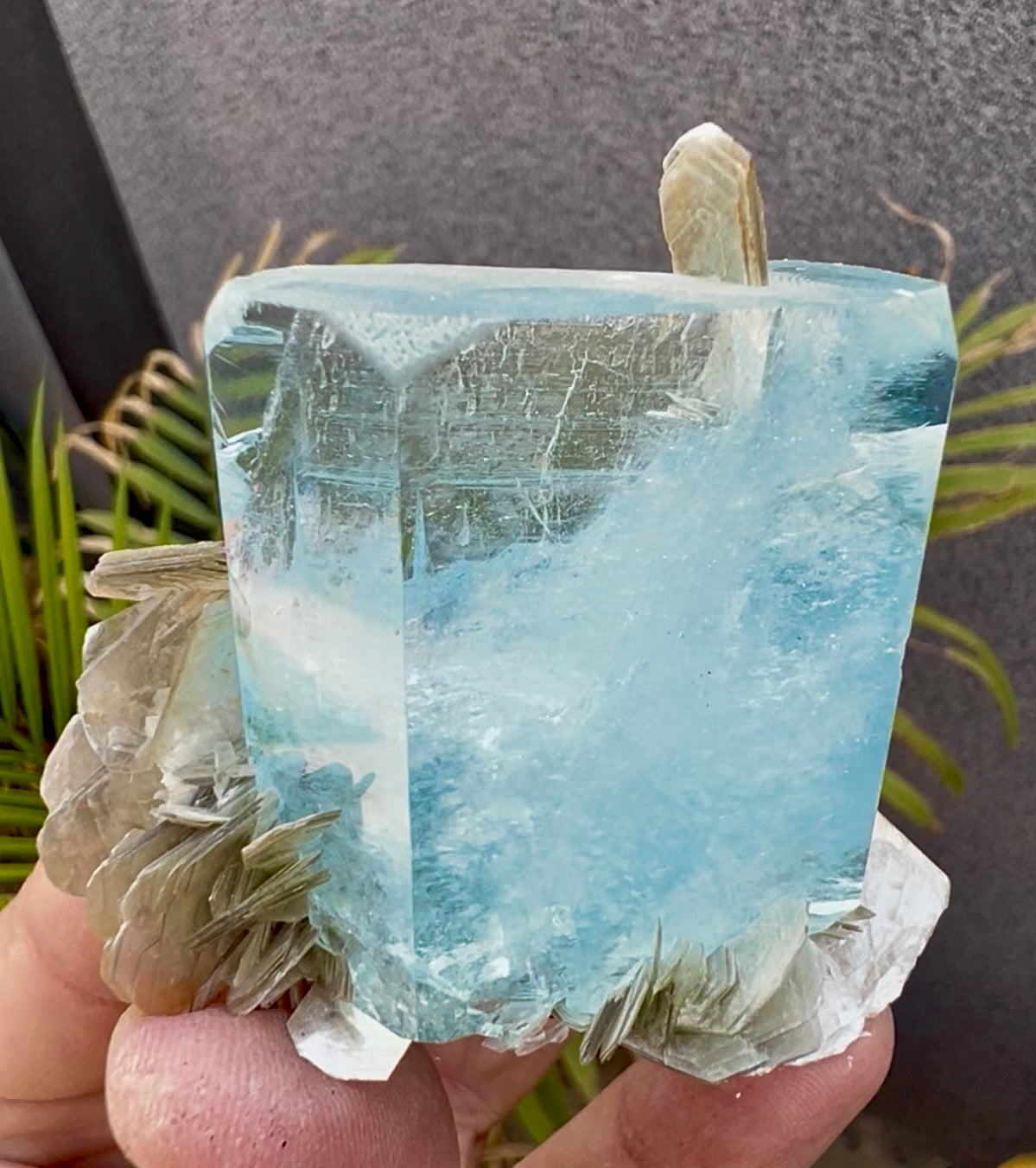 Aquamarine crystal with Mica from Pakistan, 114 gram