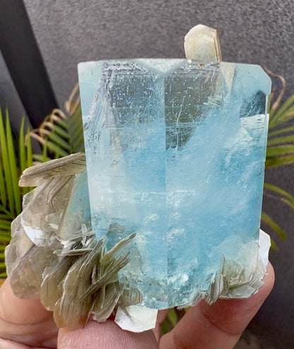 Aquamarine crystal with Mica from Pakistan, 114 gram