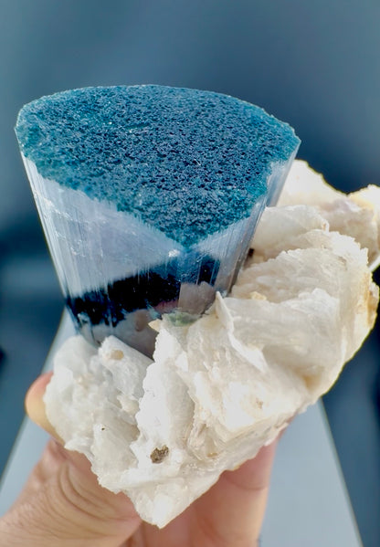 Blue Cap Tourmaline with Cleavlandite Albite from Afghanistan, 310 gran