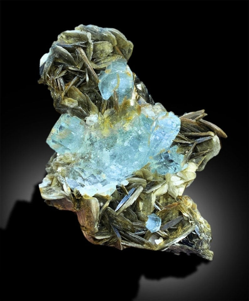 Aquamarine Crystals with Muscovite Mica, Aquamarine Cluster, Crystal Cluster, Aquamarine Specimen, Mineral Specimen, Raw Aquamarine,580 gram