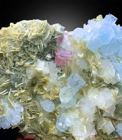 Aquamarine Crystals Cluster with Pink Apatite, Natural Aquamarine, Green FLuorite, Aquamarine Specimen, Raw Aquamarine, Raw Gemstone, 996 g