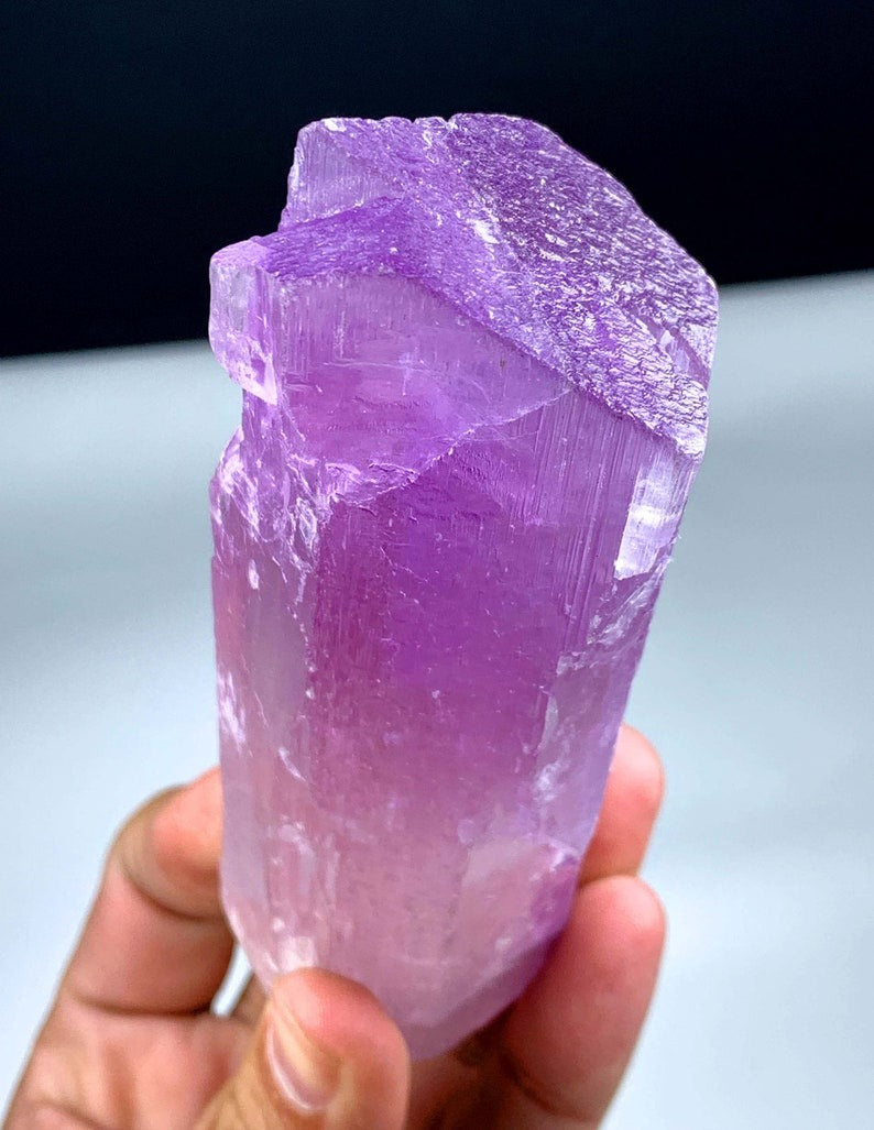 Natural Pink Color Kunzite Crystal, Raw Kunzite Stone, Crystal Sepcimen, Kunzite Gemstone, Kunzite Crystal from Afgahnistan - 417 gram