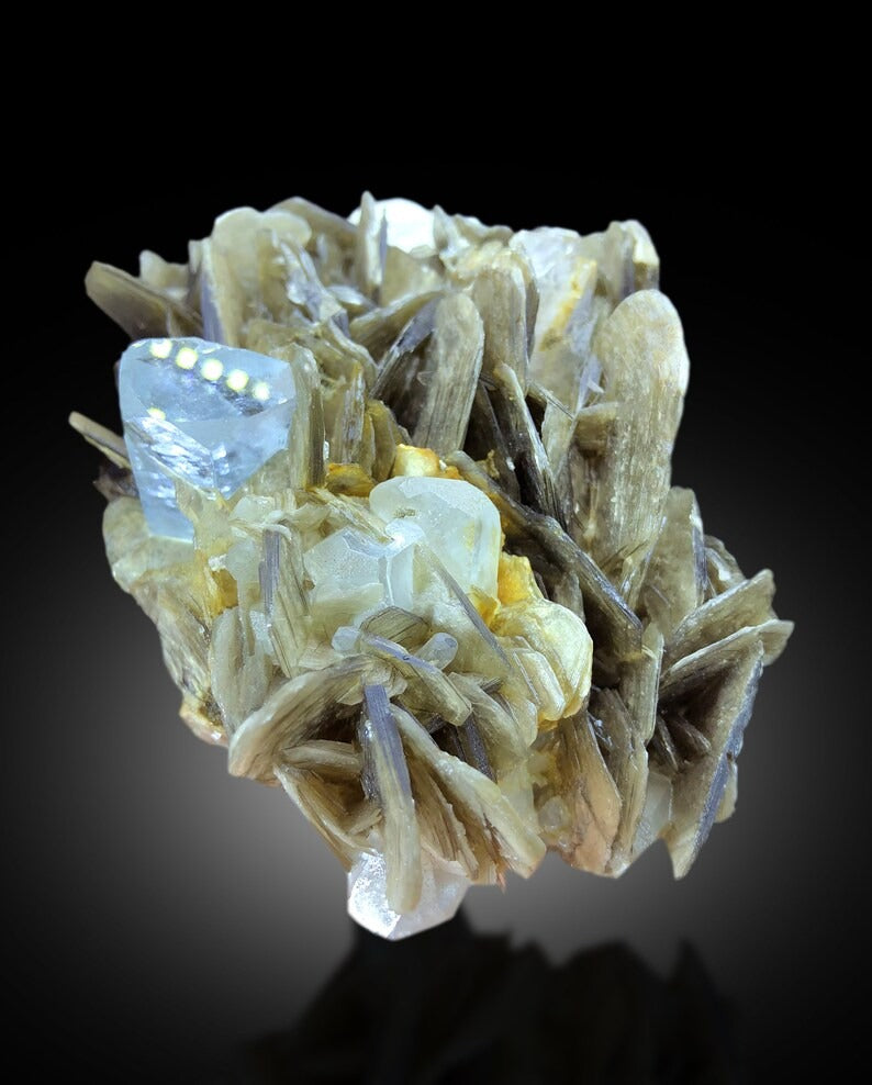 Natural Blue Color Aquamarine Crystals with Fluorite and Muscovite Mica, Aquamarine Specimen, Raw Mineral, Mineral Specimen - 708 gram