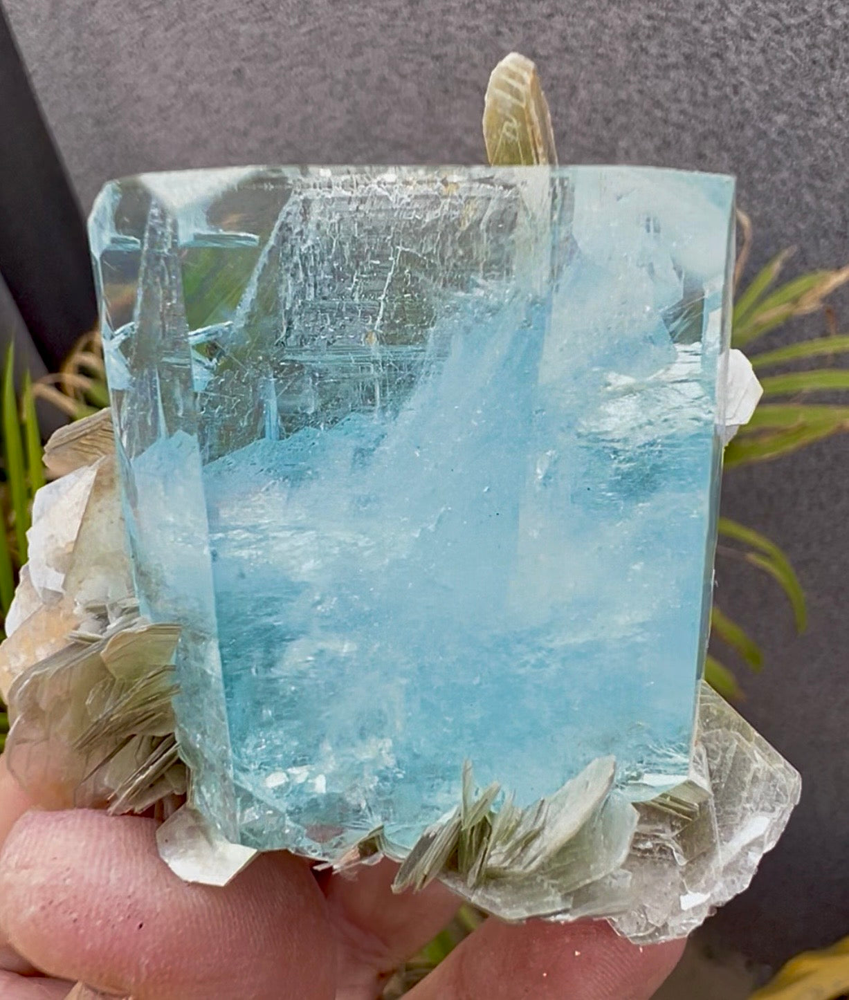 Aquamarine crystal with Mica from Pakistan, 114 gram