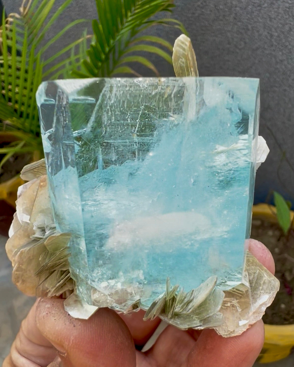 Aquamarine crystal with Mica from Pakistan, 114 gram