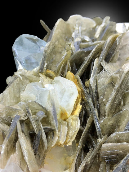 Natural Blue Color Aquamarine Crystals with Fluorite and Muscovite Mica, Aquamarine Specimen, Raw Mineral, Mineral Specimen - 708 gram