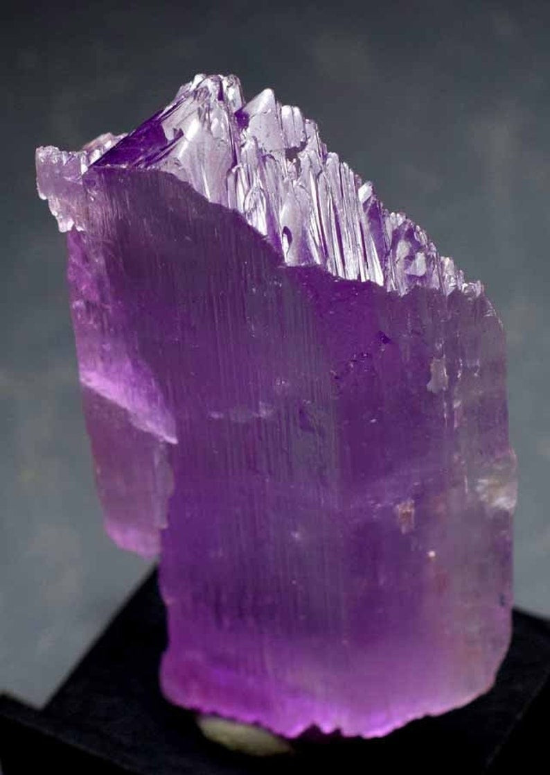 Kunzite Crystal, Damage Free Pink Kunzite Crystal with Complex Mountain Shape Terminations, Kunzite Gemstonw, Raw Kunzite 126 g, 86*48*15 mm