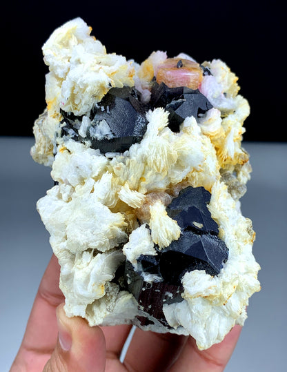Apatite locality specimen Pakistan
Museum quality Apatite specimen
Genuine Pakistan Pink Apatite crystal
Aesthetic Apatite mineral display specimen