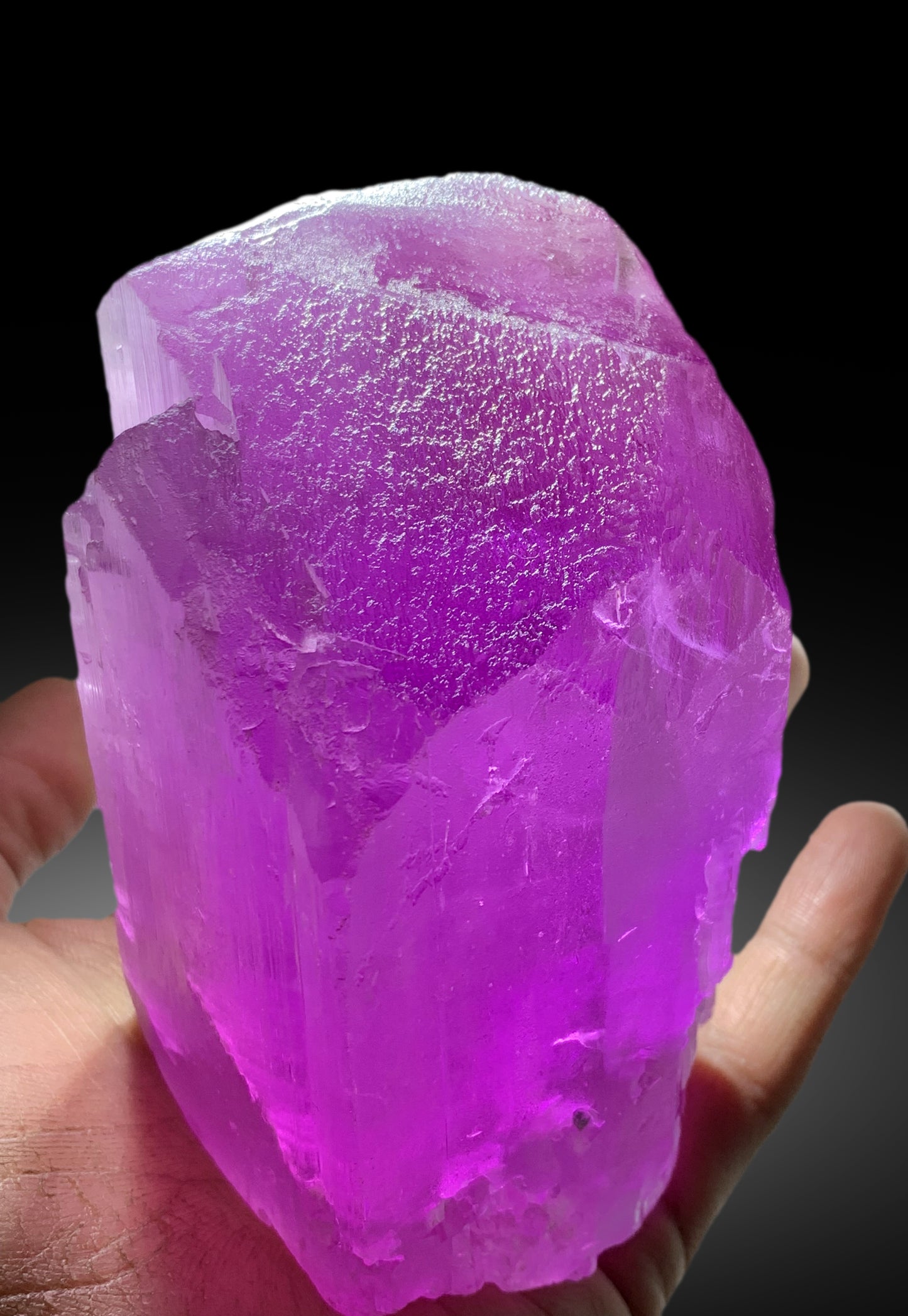 Afghanistan kunzite crystal undamaged termination
Natural untreated deep pink kunzite specimen