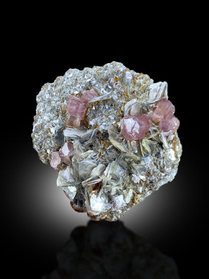 Pink apatite specimen, side profile
Terminated apatite crystal, top down view
Apatite from Skardu, Pakistan, macro detail