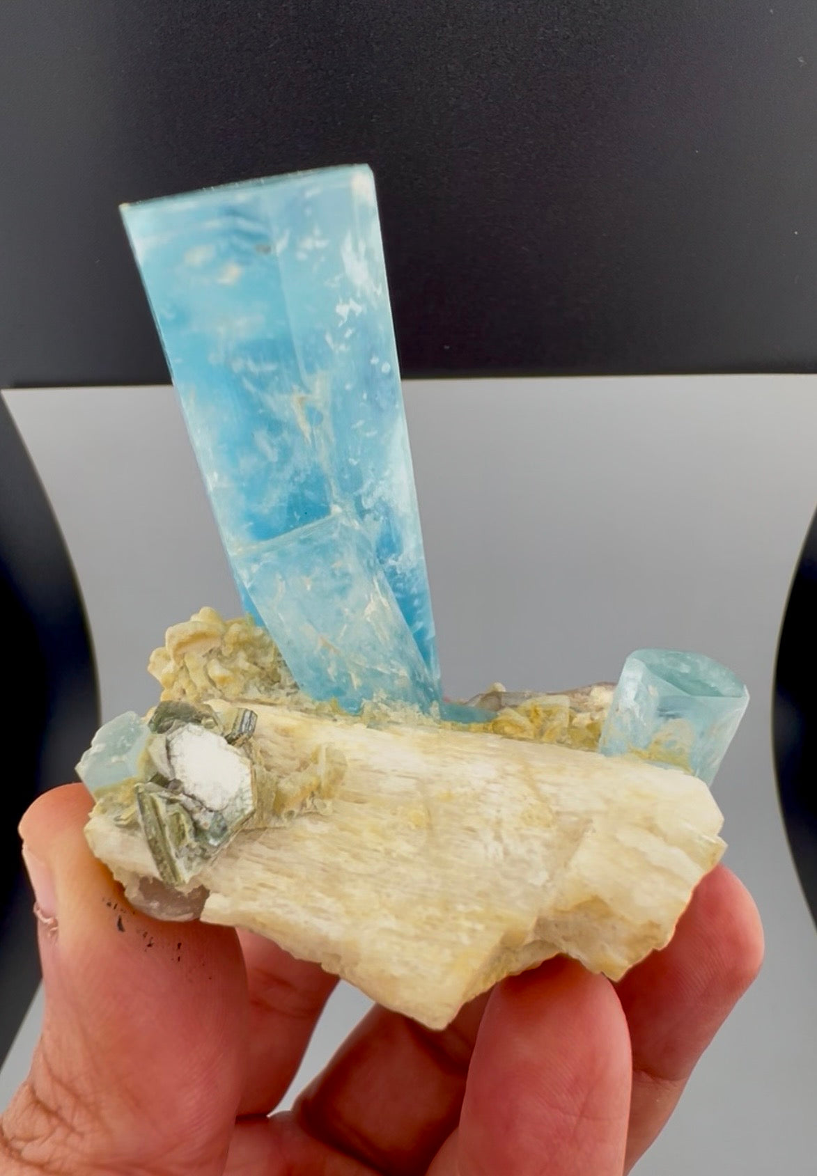 Natural sky blue aquamarine cluster, collector display view
Aquamarine crystal specimen, 94 gram, scale reference view