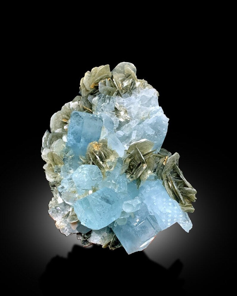 Aquamarine crystals with mica, angled view
Natural aquamarine specimen from Gilgit, back view