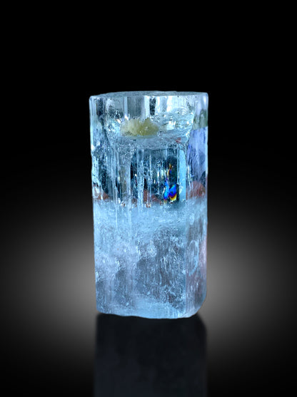 Aquamarine standing alone with no matrix
Blue beryl specimen, terminated, front view