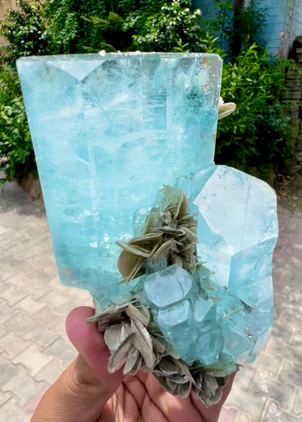 Aquamarine with Muscovite from Pakistan, 738 gram