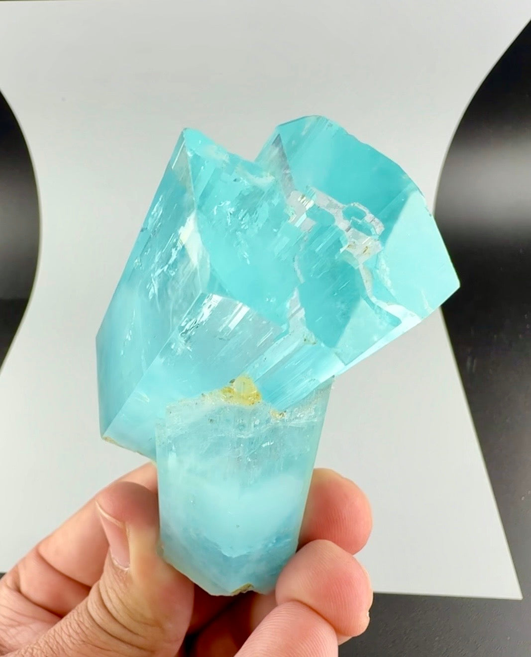 Aquamarine crystal from Pakistan, 166 gram