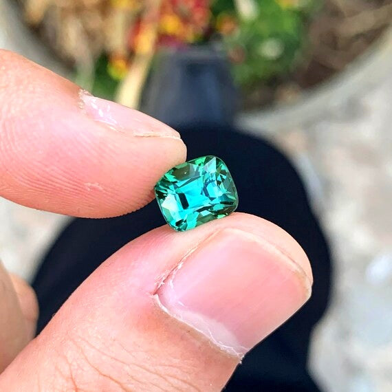 Untreated natural tourmaline gemstone eye clean clarity
Bi-color tourmaline faceted stone close-up color detail