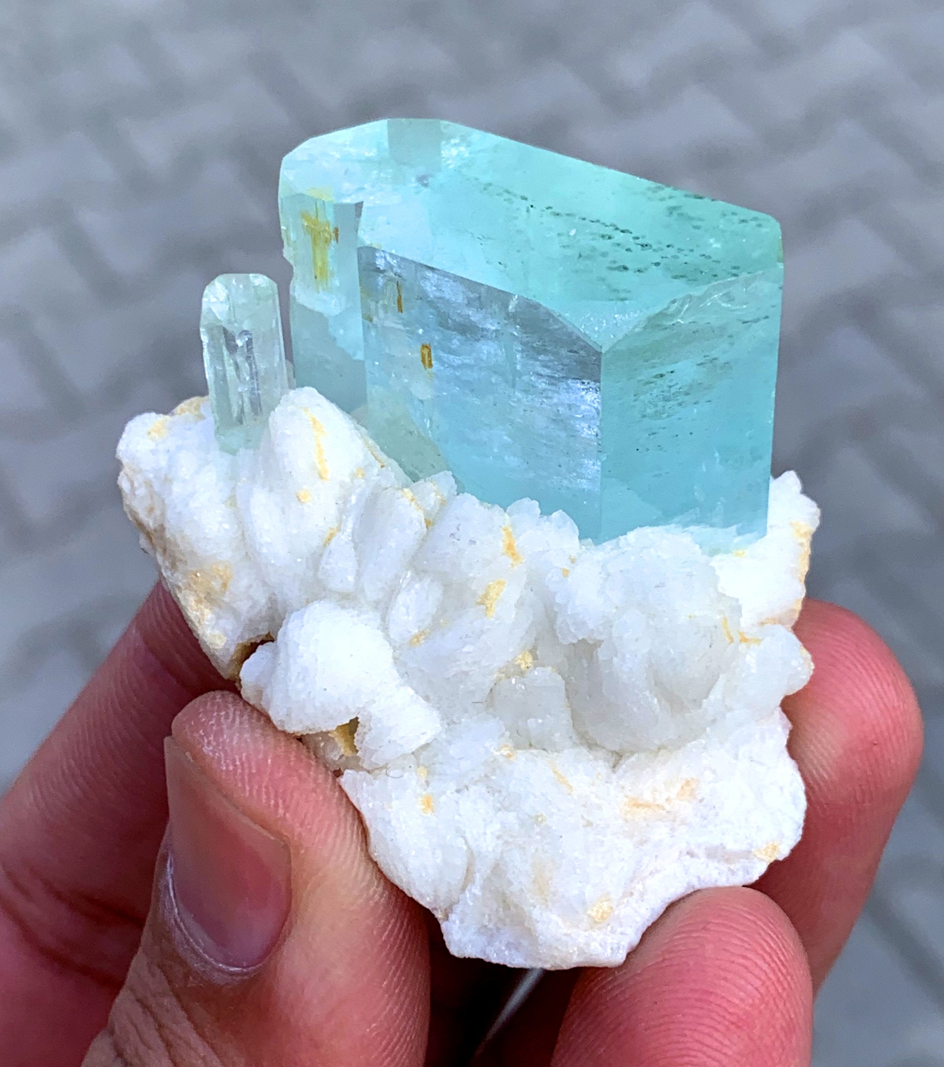 Blue aquamarine on white albite matrix color contrast