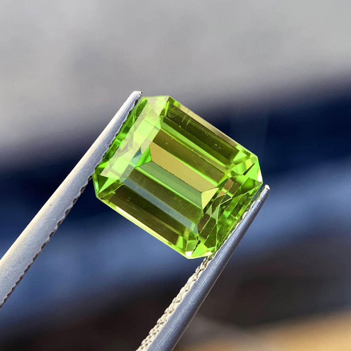 Burma peridot gemstone, emerald cut, 3.85 CT
Natural apple green peridot gemstone from Burma