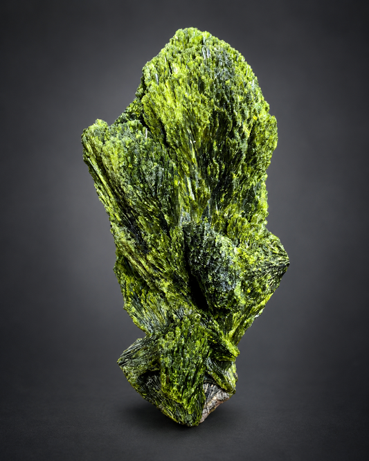 Tree Green Epidot Crystal From Pakistan - 85 Grams
