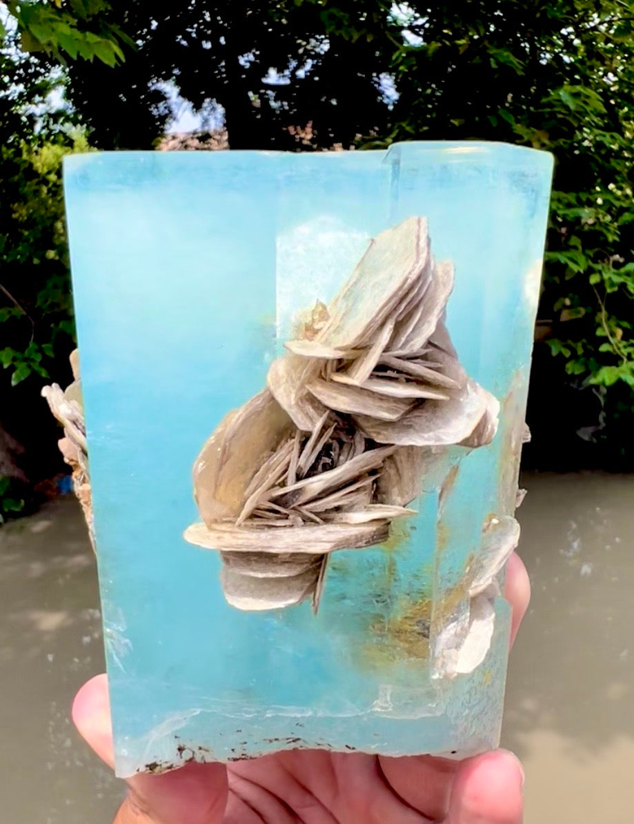 Aquamarine crystal with Muscovite Mica from Pakistan, 1433 gram
