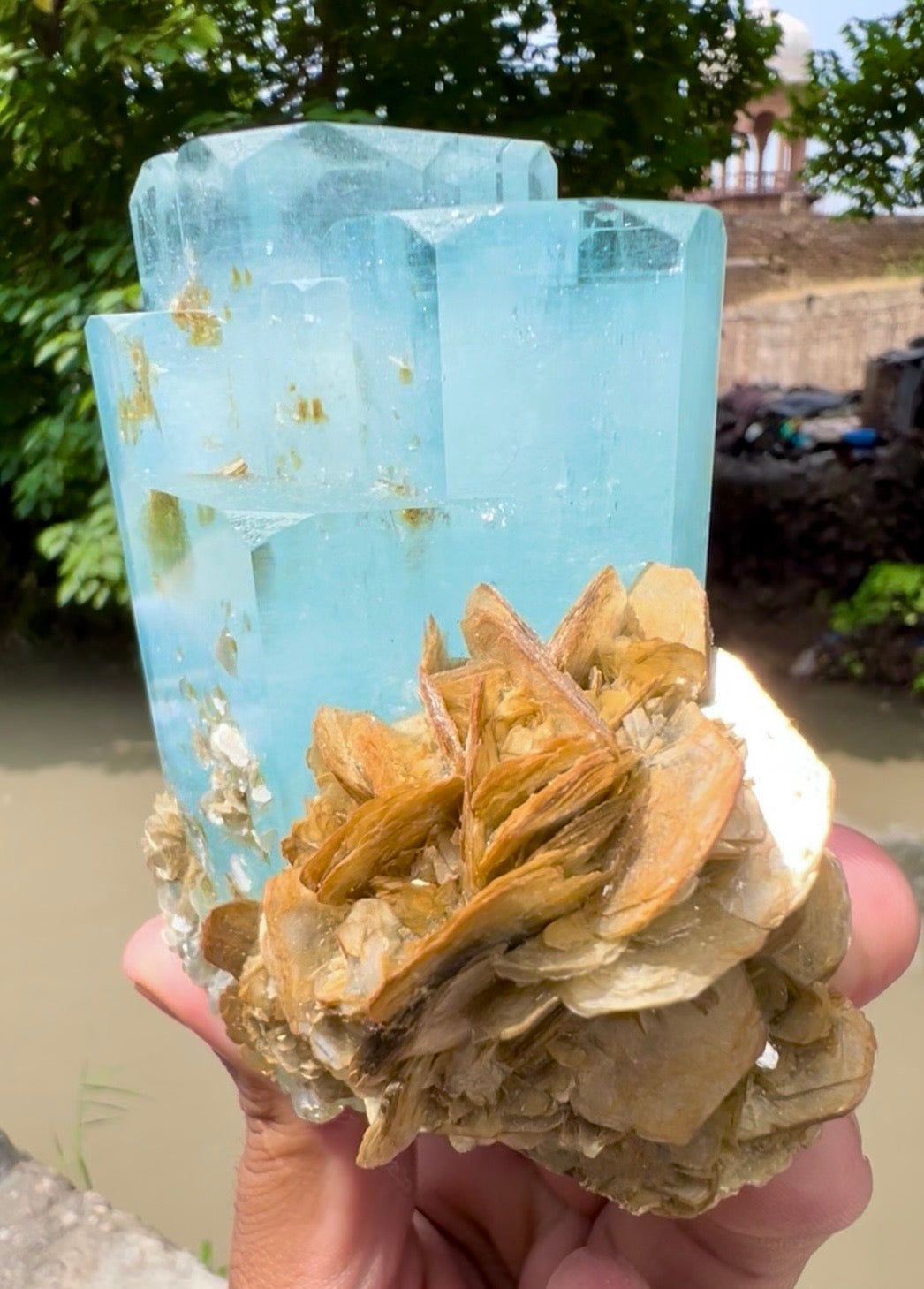 Aquamarine with Muscovite Mica from Pakistan, 543 gram