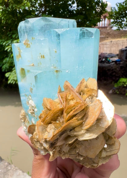 Aquamarine with Muscovite Mica from Pakistan, 543 gram