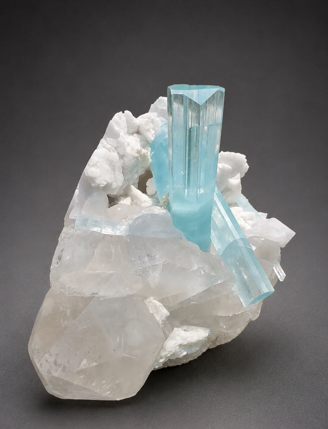 Museum Grade Aquamarine specimen with Quartz and Feldspar from Pakistan, 1696 gram