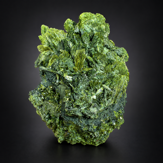 Tree Green Epidot Crystal From Pakistan - 744 Grams