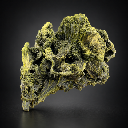 Tree Green Epidot Crystal From Pakistan - 212 Grams
