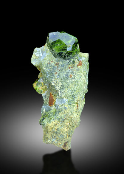 Closeup of demantoid garnet crystal luster and dispersion
Green demantoid garnet on matrix side view