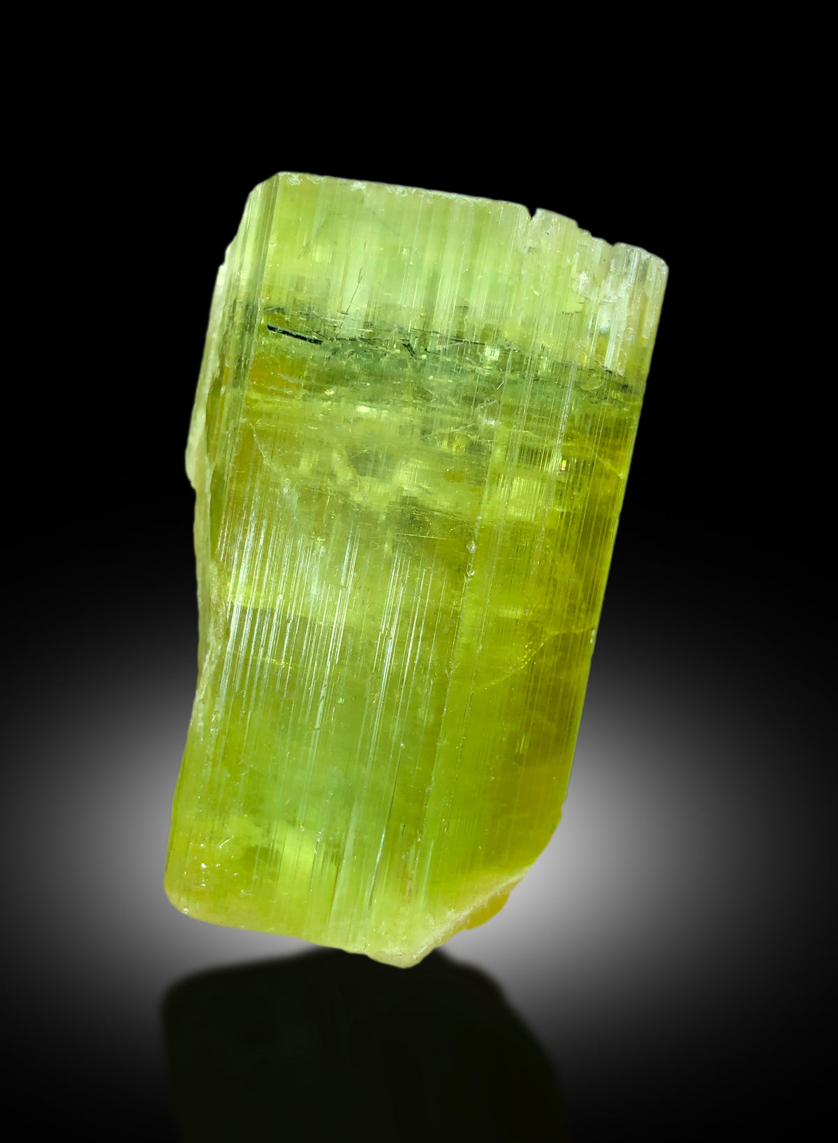 Closeup of heliodor crystal termination and luster
Yellow heliodor crystal side view showing color